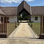 فندق Relax Thermal Villapark Fuerdobelepovel Csokonyavisonta