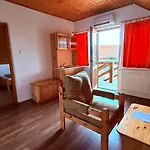 فندق Relax Thermal Villapark Fuerdobelepovel Csokonyavisonta