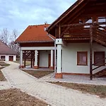 فندق Relax Thermal Villapark Fuerdobelepovel