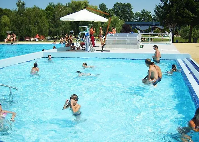 Relax Thermal Villapark Fuerdobelepovel ホテル 2*