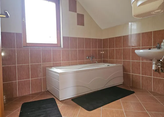 Relax Thermal Villapark Fuerdobelepovel ホテル Csokonyavisonta