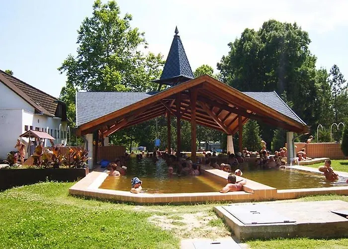 ホテル Relax Thermal Villapark Fuerdobelepovel 2*